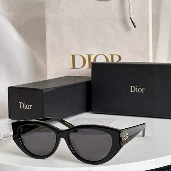 Picture of Dior Sunglasses _SKUfw77619916fw